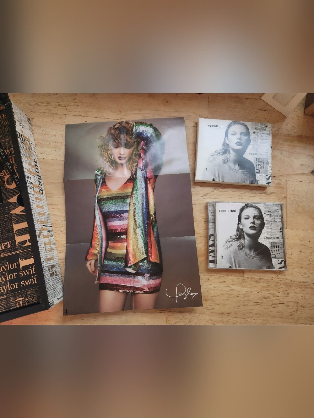 Taylor Swift VIP Reputation Box - Picture 7 of 7